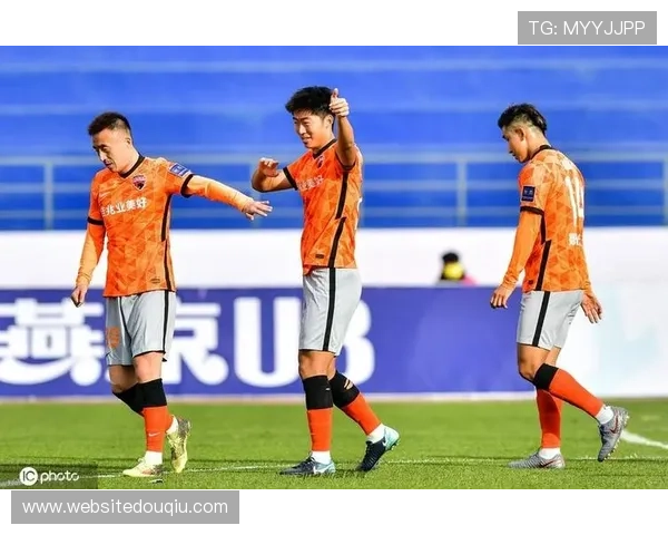 斗球直播官方版最新上线，带你体验最真实的足球比赛直播体验